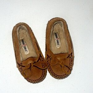 Minnetonka kids brown leather moccasins size 8
